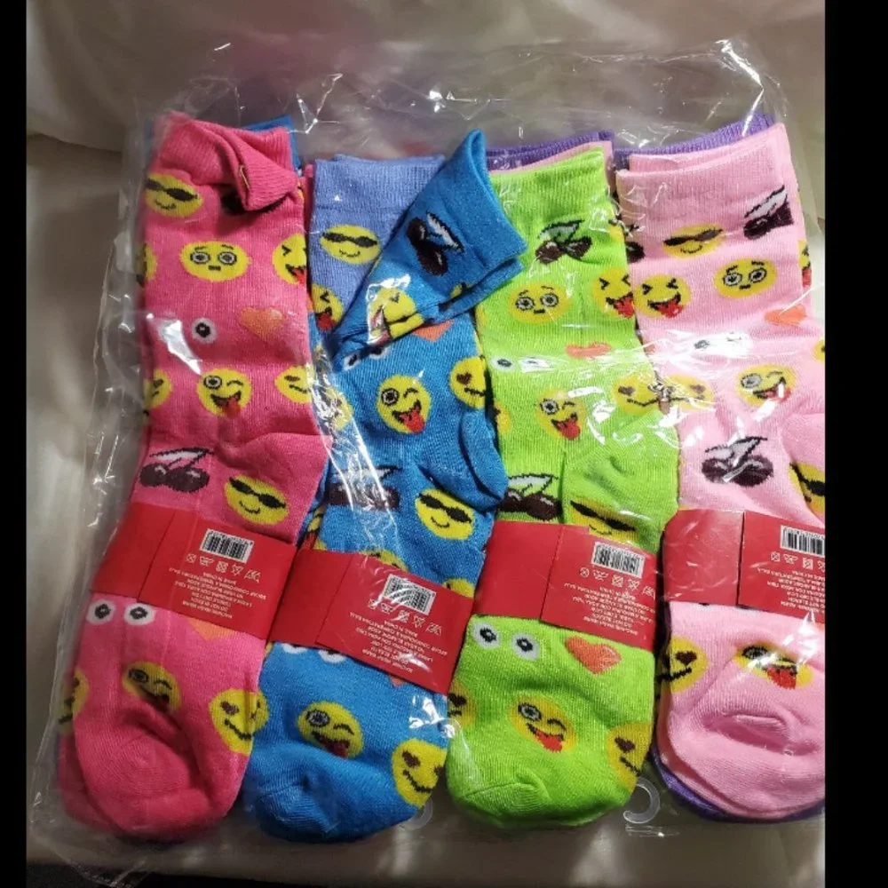 12 Pairs Assorted Colors Women's Socks Size 9-11 - Picture 3 of 5